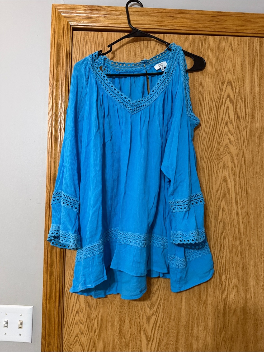 crown & ivy Bright Turquoise Crochet-Trim Cold-Shoulder Top
